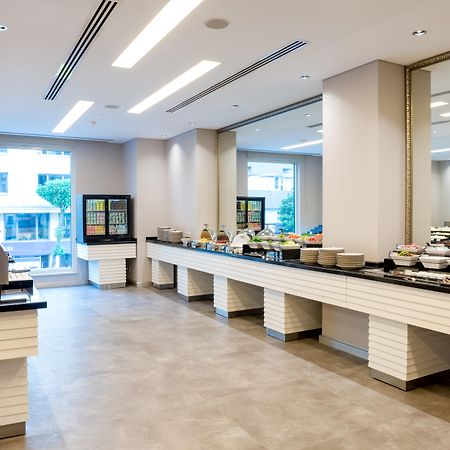 Ramada Plaza By Wyndham Istanbul City Center (Adults Only) Exterior foto The buffet at the hotel