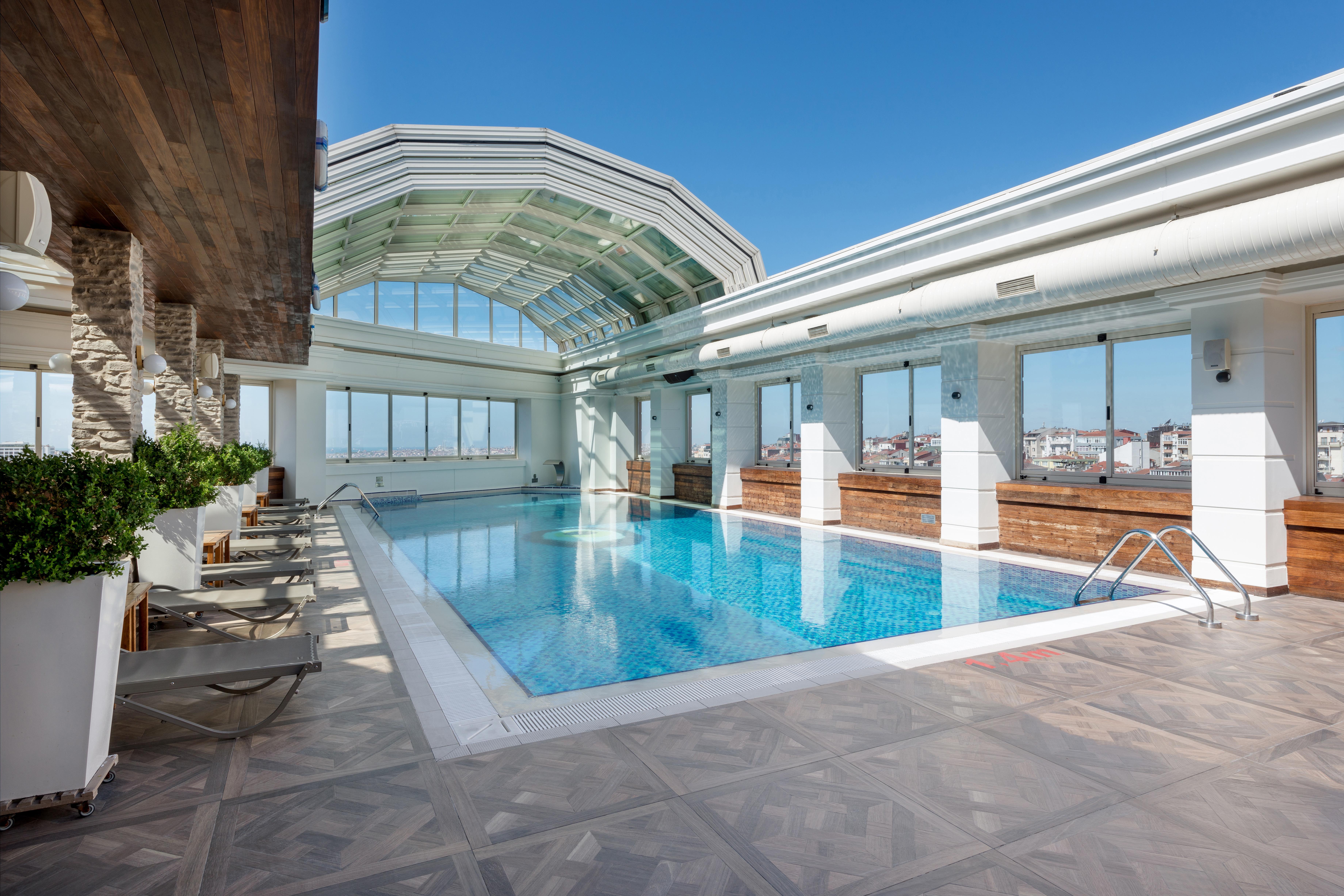 Ramada Plaza By Wyndham Istanbul City Center (Adults Only) Exterior foto The pool at the 101st floor