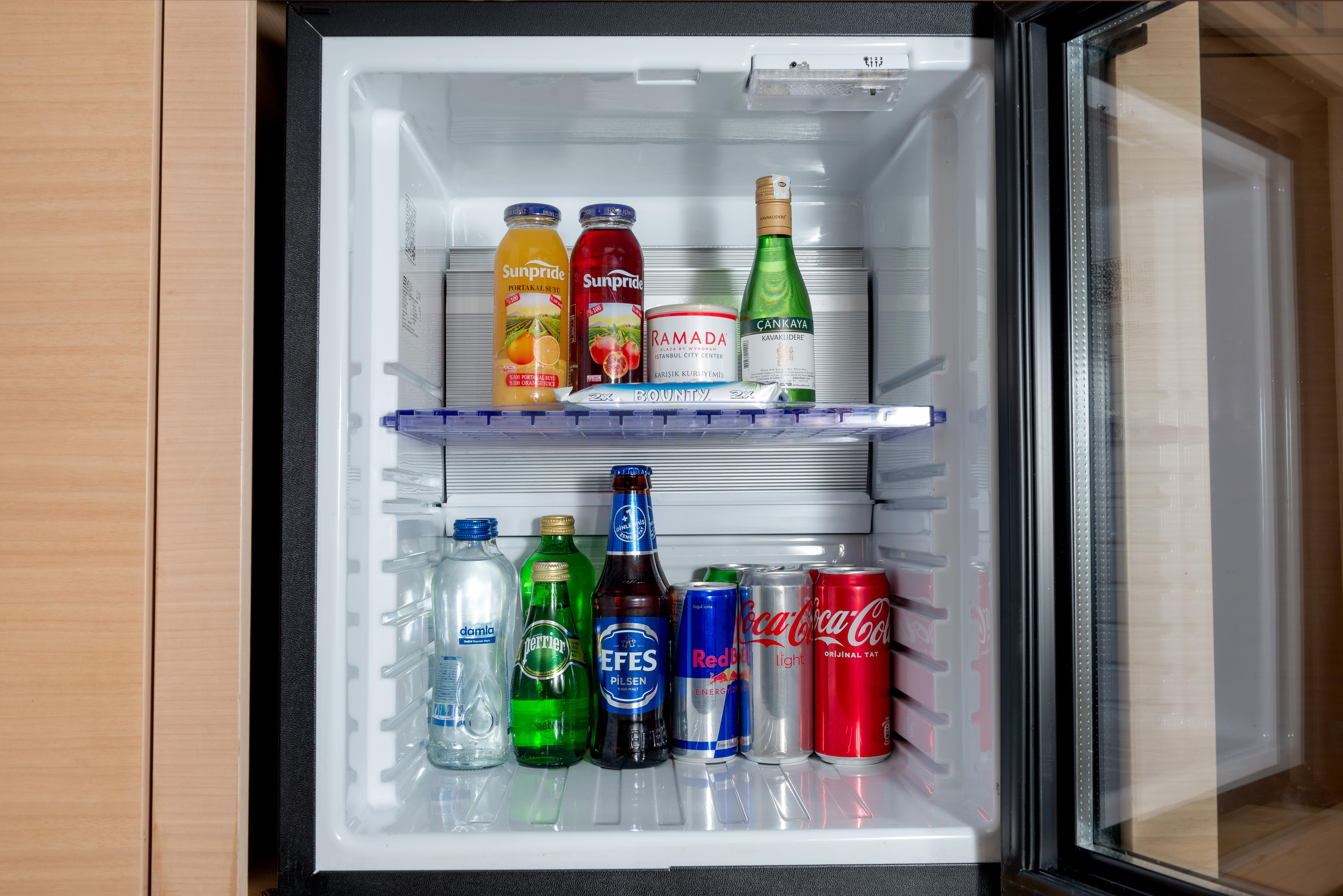 Ramada Plaza By Wyndham Istanbul City Center (Adults Only) Exterior foto A mini-bar