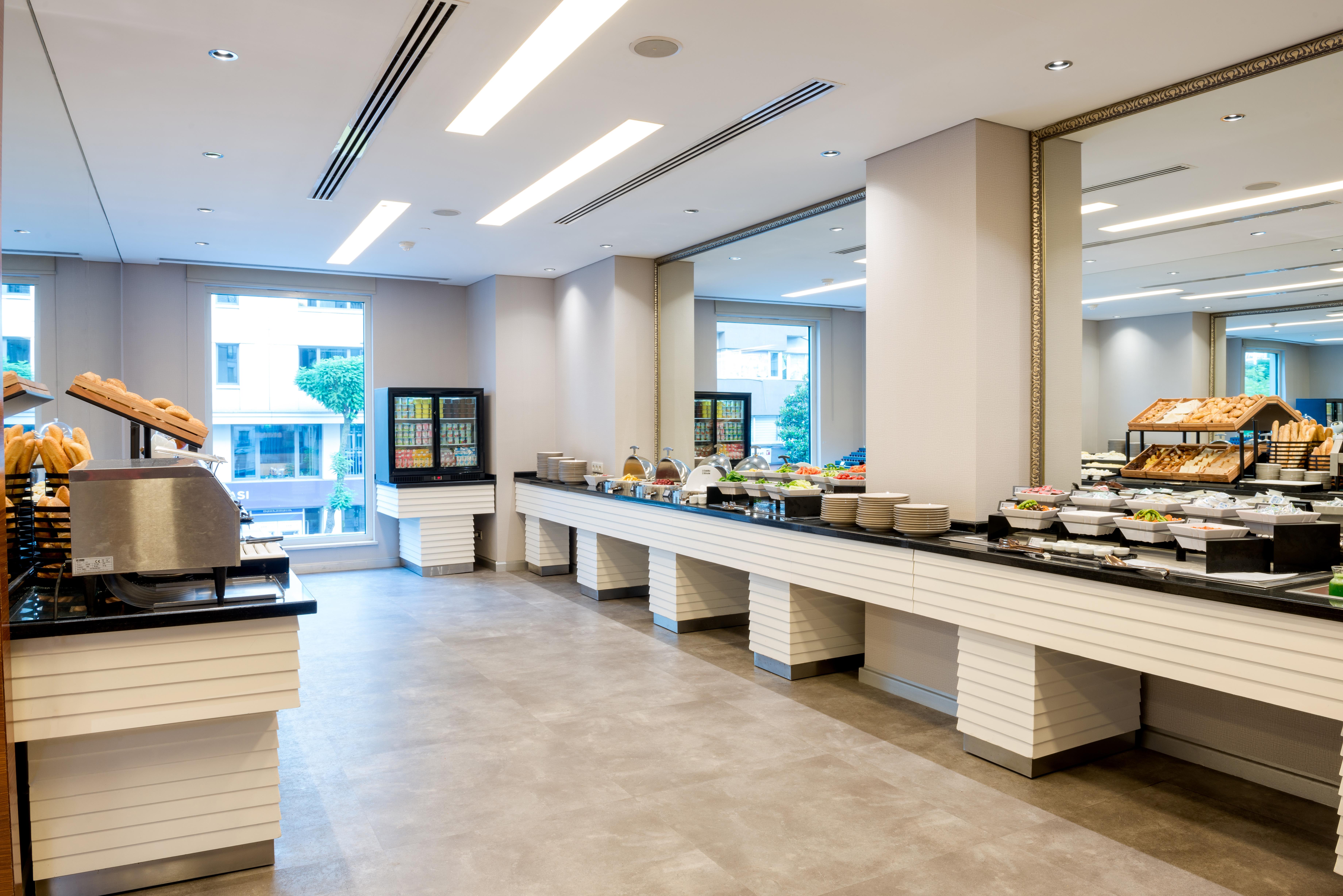 Ramada Plaza By Wyndham Istanbul City Center (Adults Only) Exterior foto The buffet at the hotel
