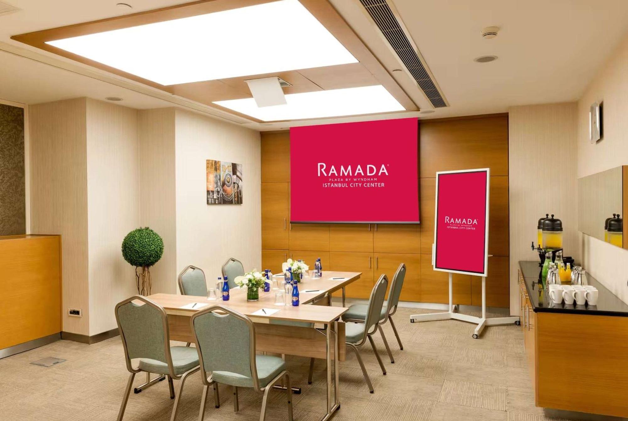 Ramada Plaza By Wyndham Istanbul City Center (Adults Only) Exterior foto Meeting room at Ramada London Heathrow