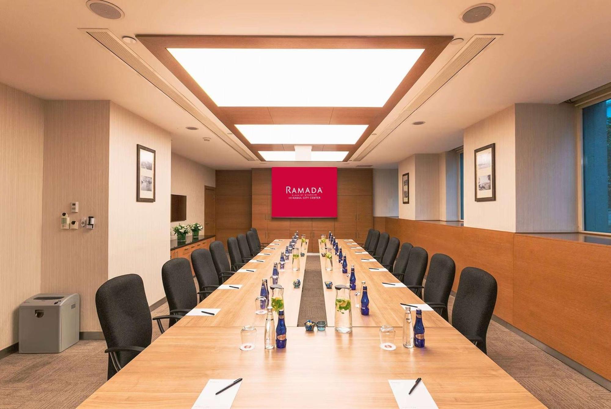 Ramada Plaza By Wyndham Istanbul City Center (Adults Only) Exterior foto Meeting room