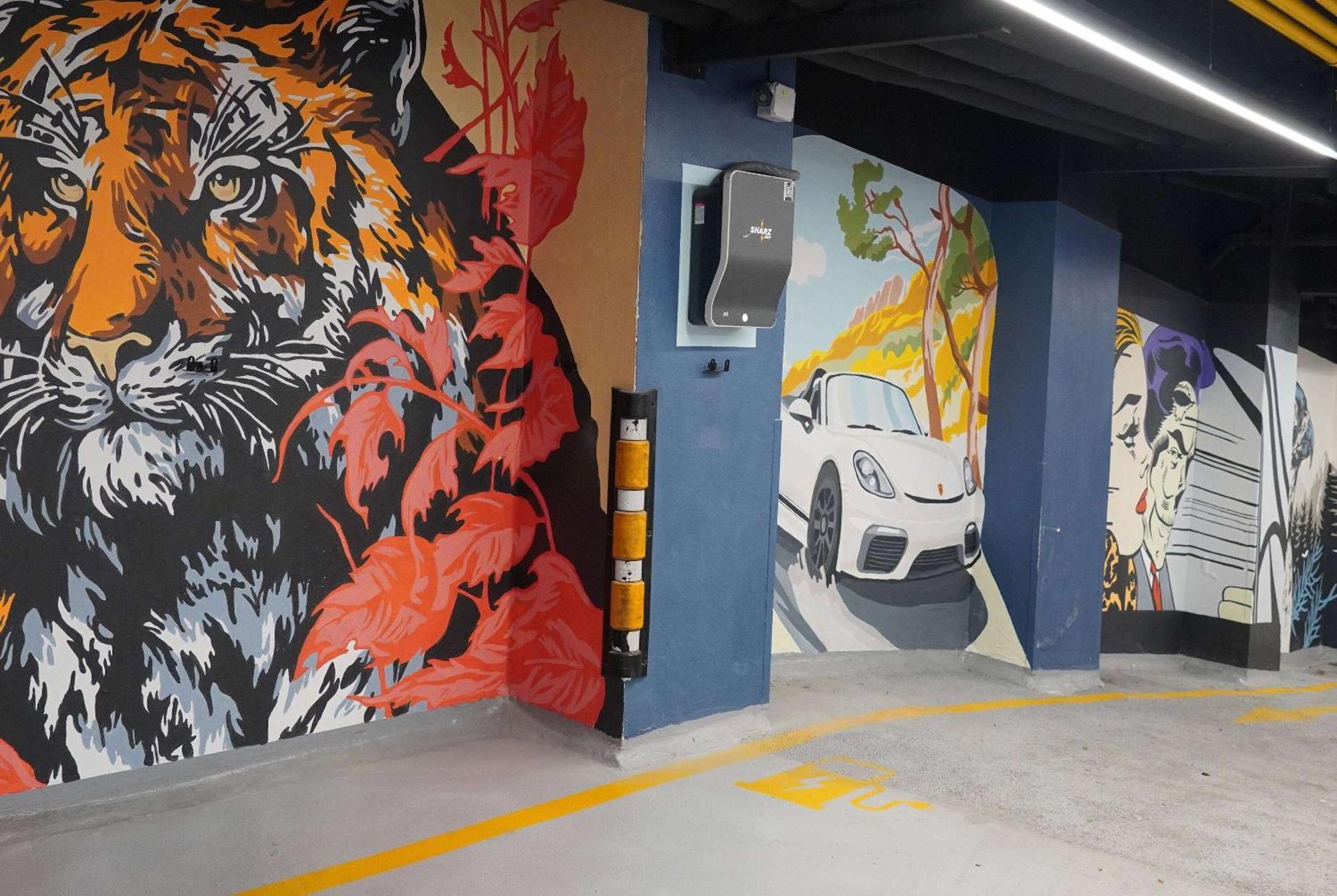 Ramada Plaza By Wyndham Istanbul City Center (Adults Only) Exterior foto Mural at the parking garage