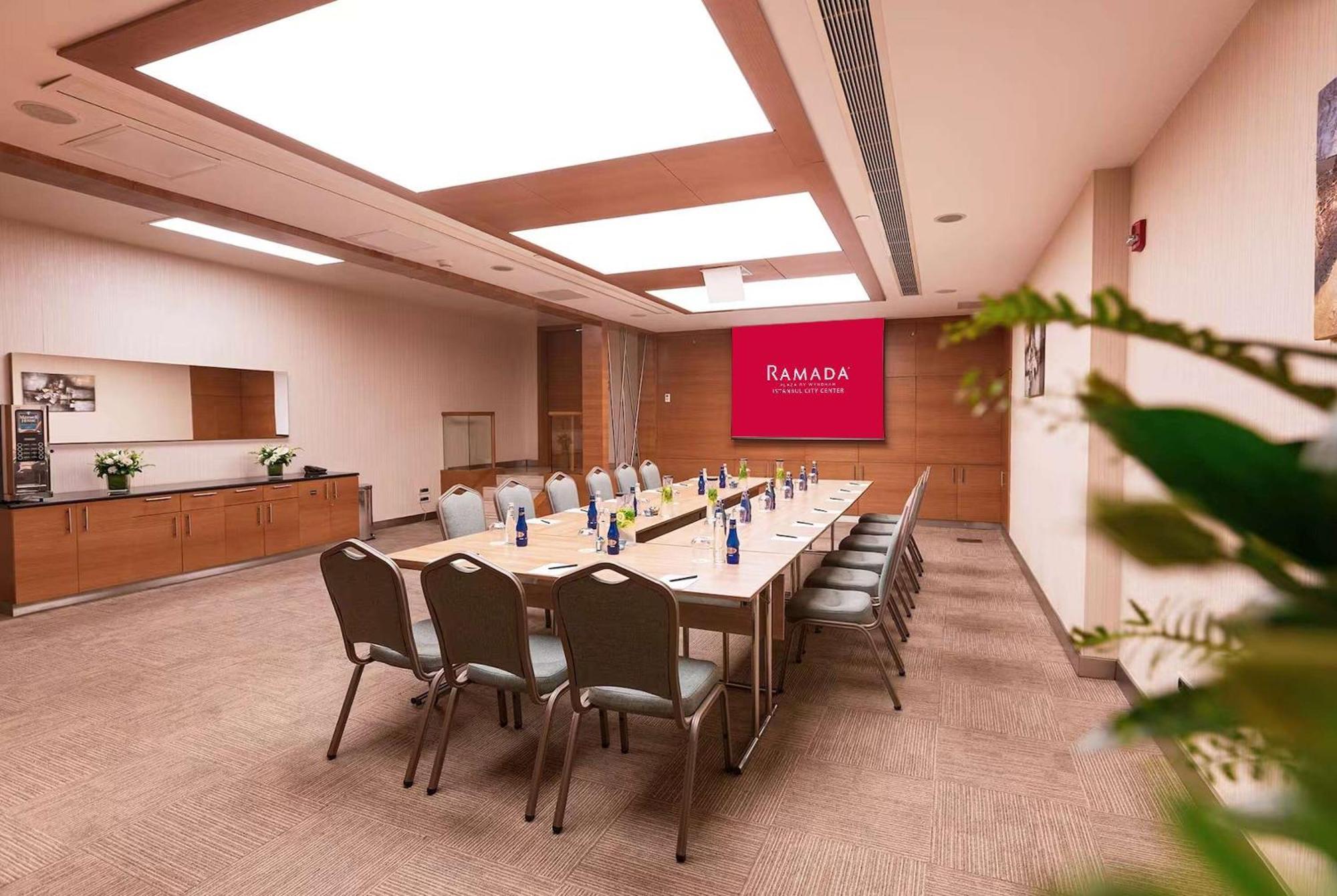 Ramada Plaza By Wyndham Istanbul City Center (Adults Only) Exterior foto Meeting room