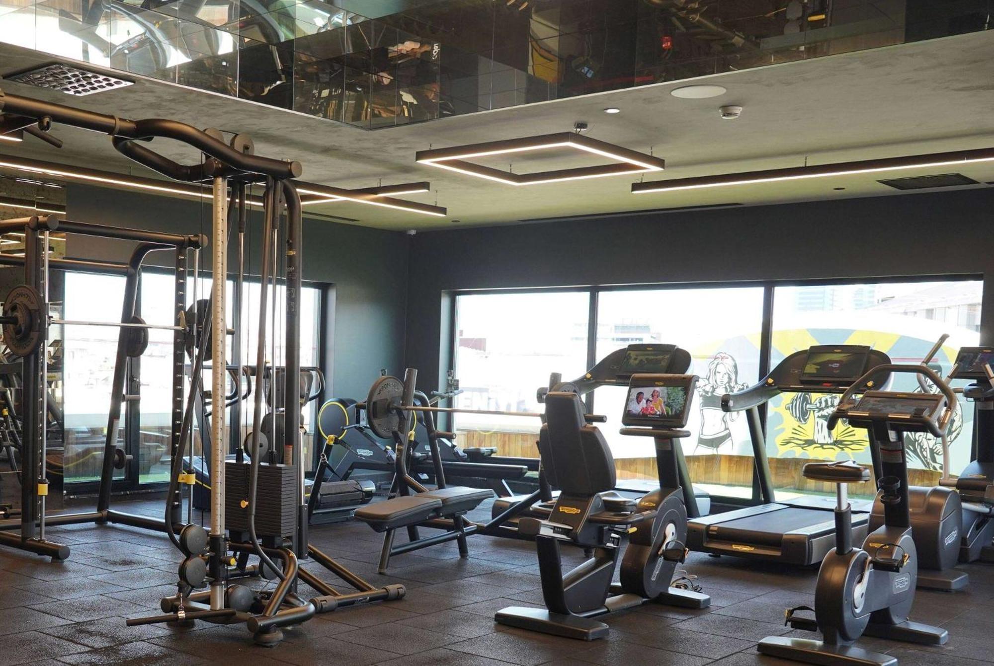 Ramada Plaza By Wyndham Istanbul City Center (Adults Only) Exterior foto The gym at the hotel