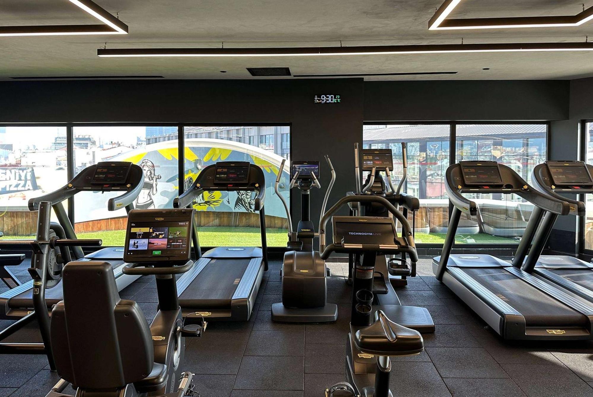 Ramada Plaza By Wyndham Istanbul City Center (Adults Only) Exterior foto The gym at the 2018 Commonwealth Games Athletes' Village