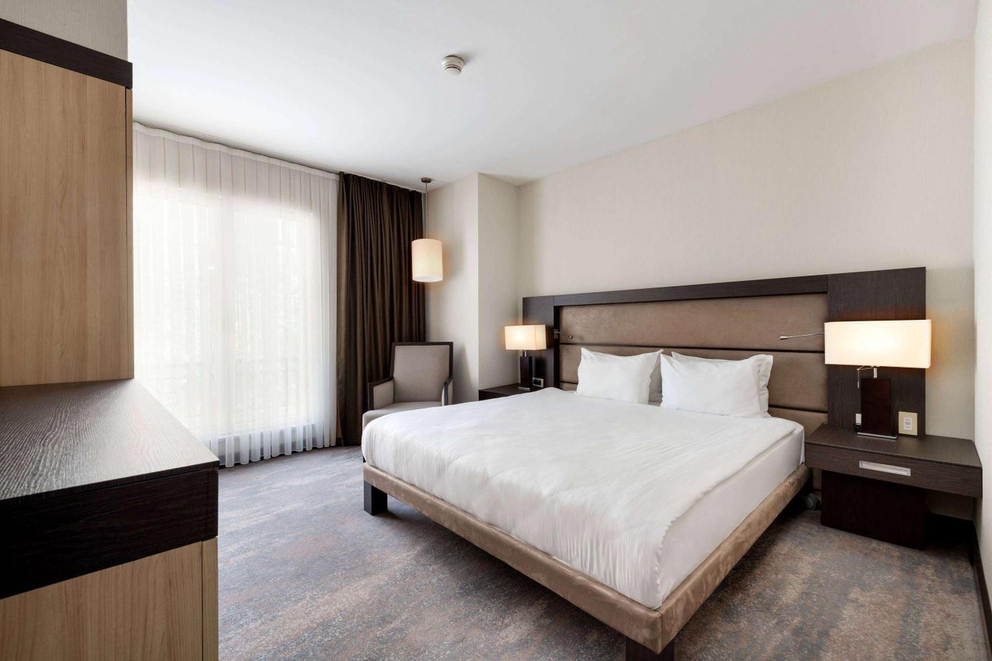 Ramada Plaza By Wyndham Istanbul City Center (Adults Only) Exterior foto A bedroom at the hotel