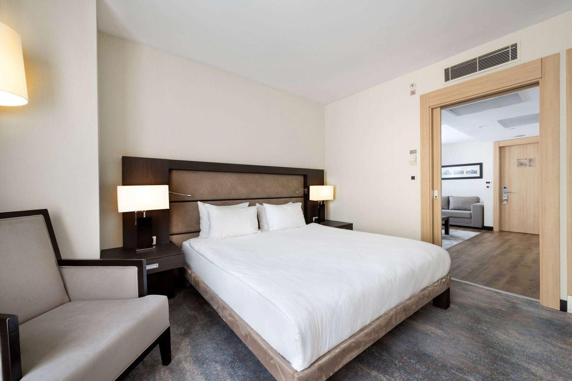 Ramada Plaza By Wyndham Istanbul City Center (Adults Only) Exterior foto