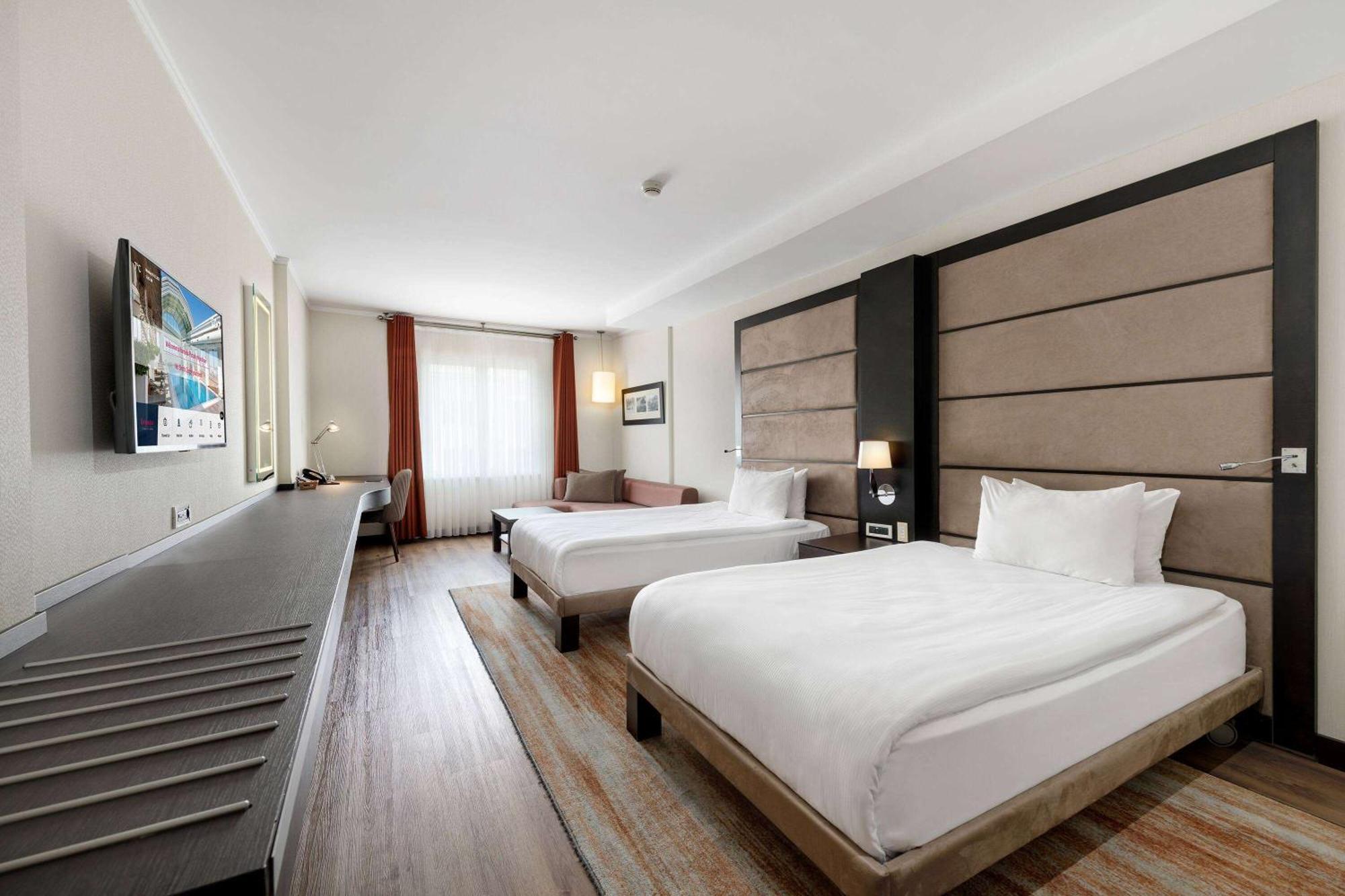 Ramada Plaza By Wyndham Istanbul City Center (Adults Only) Exterior foto A typical room at the hotel