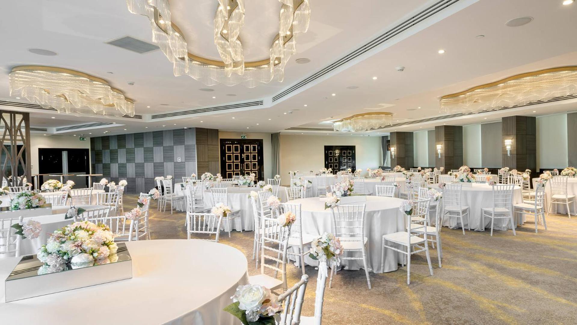 Ramada Plaza By Wyndham Istanbul City Center (Adults Only) Exterior foto The ballroom at the hotel