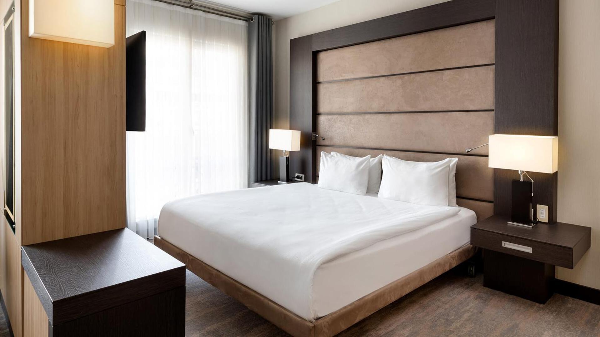 Ramada Plaza By Wyndham Istanbul City Center (Adults Only) Exterior foto A bedroom at the Hilton Garden Inn
