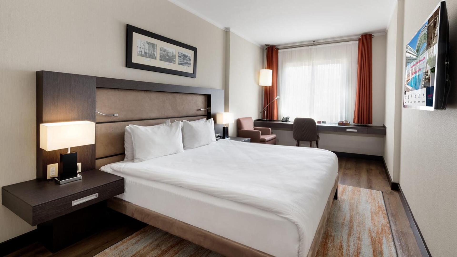 Ramada Plaza By Wyndham Istanbul City Center (Adults Only) Exterior foto A room at the hotel