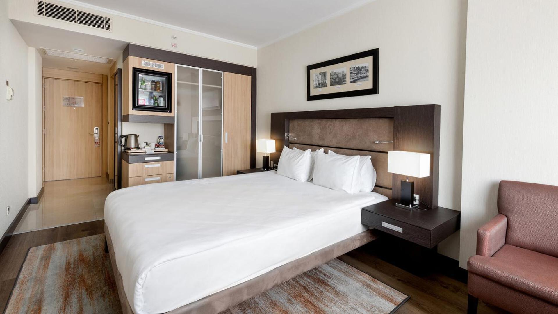 Ramada Plaza By Wyndham Istanbul City Center (Adults Only) Exterior foto A room at the Hilton Tel Aviv